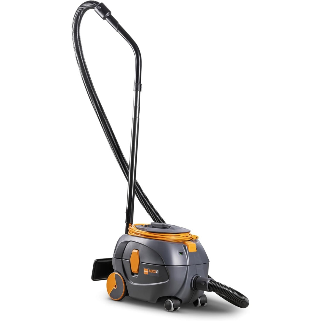 Aspirateur traineau alliant une puissance annoncee de 900 W et la collecte de la poussiere